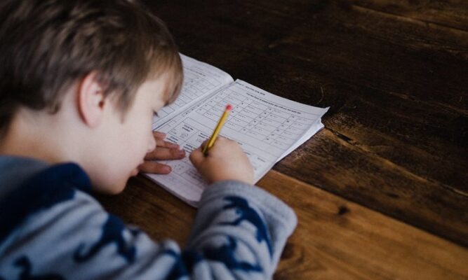 Làm thế nào để giúp học sinh học homeschool tập trung?